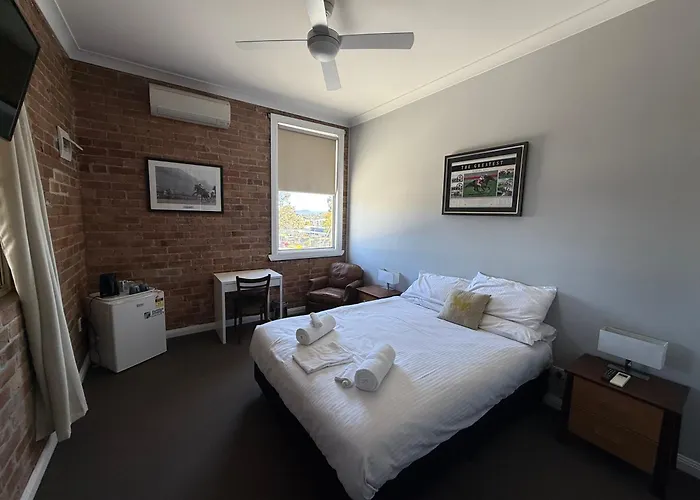 Thoroughbred Hotel