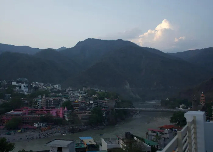 Around Stays-By The Ganges, Lakshman Jhula