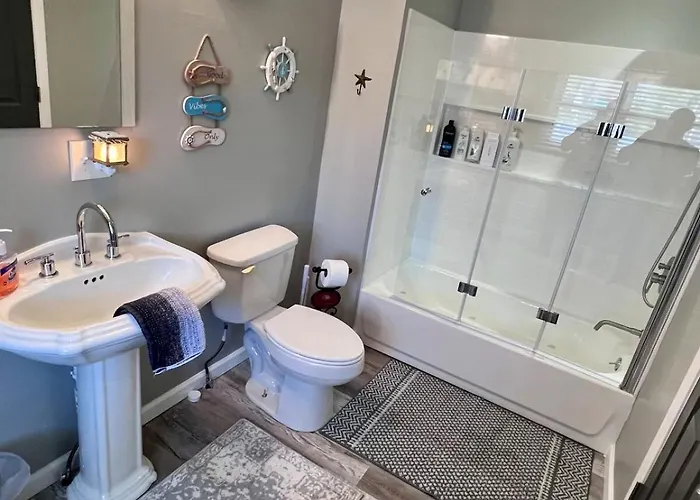 Private Pool & Hot Tub Suite!