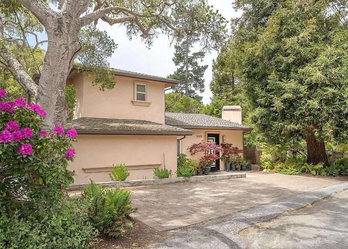 3885 Pebble Beach Oasis