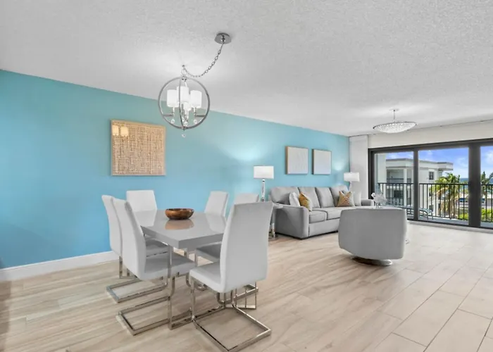 Oceanfront Two Bedroom Residence In Juno Beach