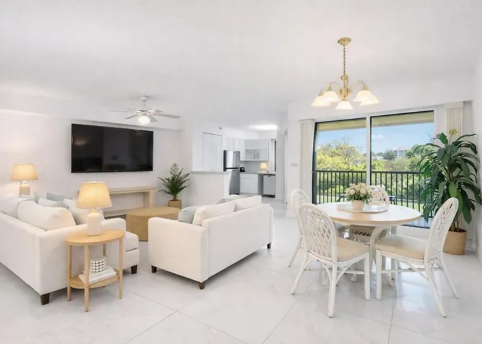 The Divine Tides Condo 5 Minute Walk To The Beach