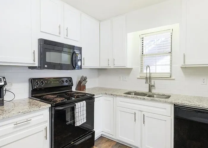Landing Modern Apartment With Amazing Amenities