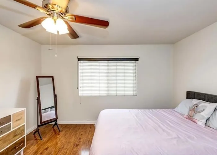 Coastal One Bedroom Retreat Near Hermosa Beach