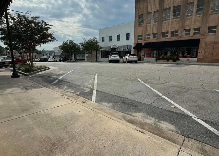Studio 4 Deluxe 1 Bedroom Apartment Historic Downtown Location