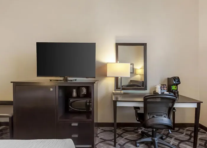 Best Western Plus Travel Hotel Toronto Airport