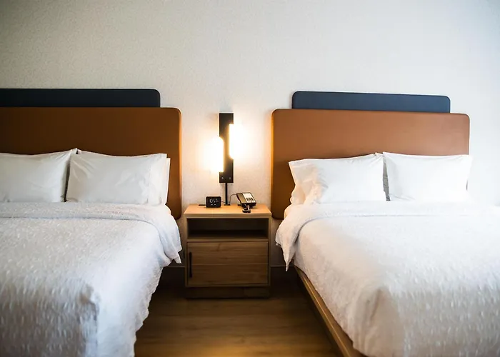 Hampton Inn & Suites Laval