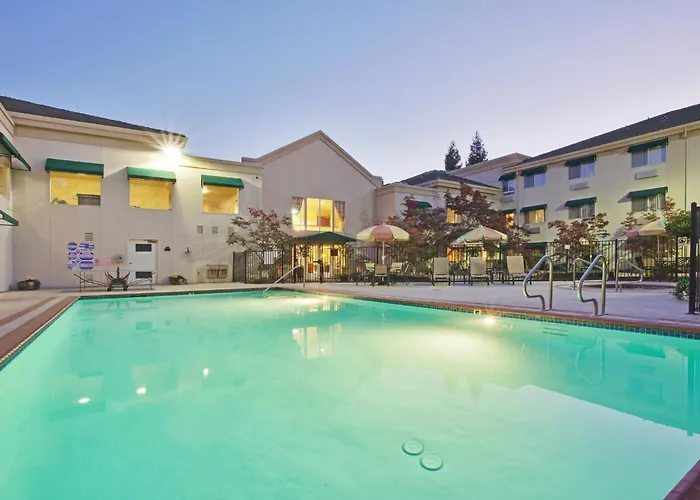 Holiday Inn Auburn By Ihg