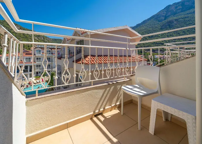Montebello Deluxe Hotel
