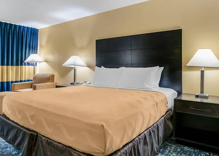 Quality Inn & Suites Livonia - Detroit