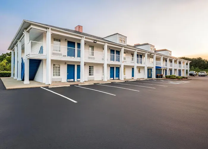 Baymont By Wyndham Sanford