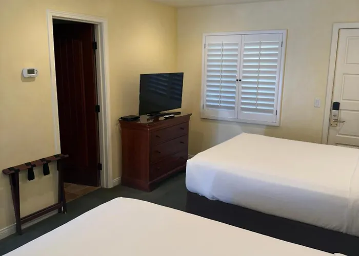 Castillo Inn At The Beach