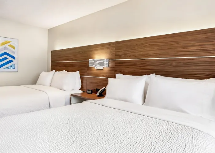 Holiday Inn Express & Suites Minneapolis - West End By Ihg