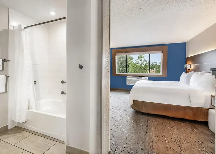 Holiday Inn Express & Suites Minneapolis - West End By Ihg