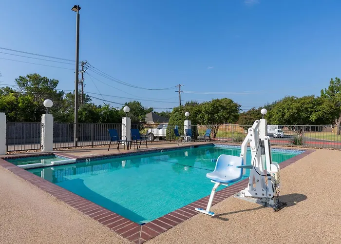 Days Inn By Wyndham Granbury