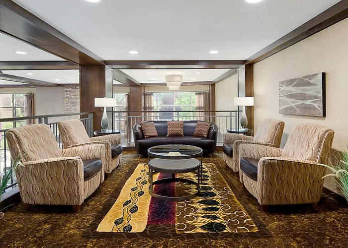 Clubhouse Hotel And Suites