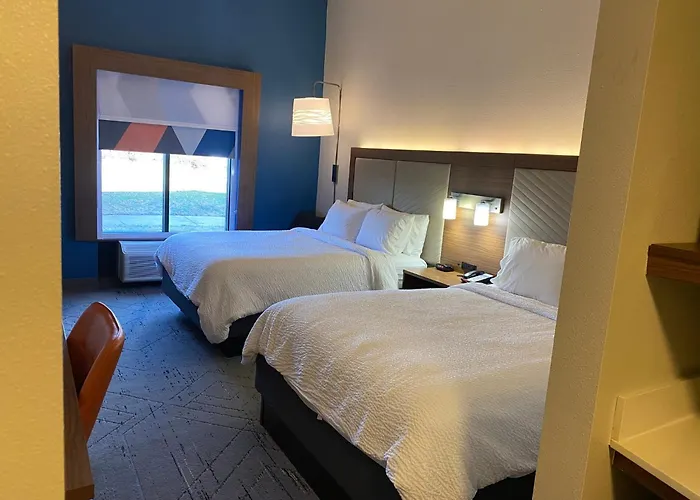 Holiday Inn Express & Suites Dyersburg By Ihg