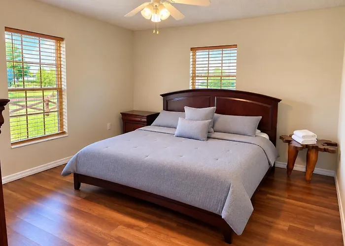 Beautiful Vacation Home Across From Lake Okeechobee