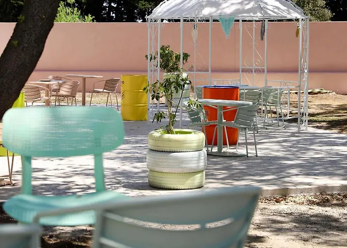 Ibis Styles Pont Du Gard Route D'Avignon