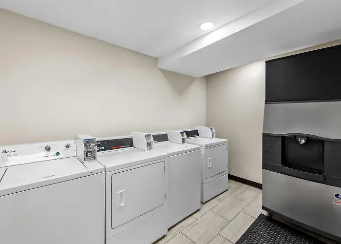 Super 8 By Wyndham Marston