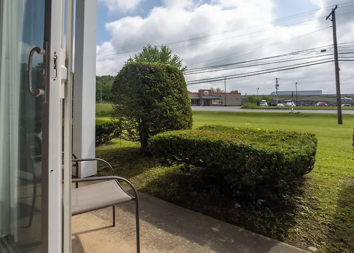 Colonial Brick Inn & Suites