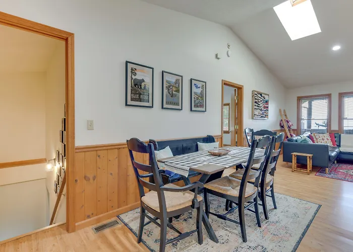Pet-Friendly Waynesville Retreat W/ Hot Tub!
