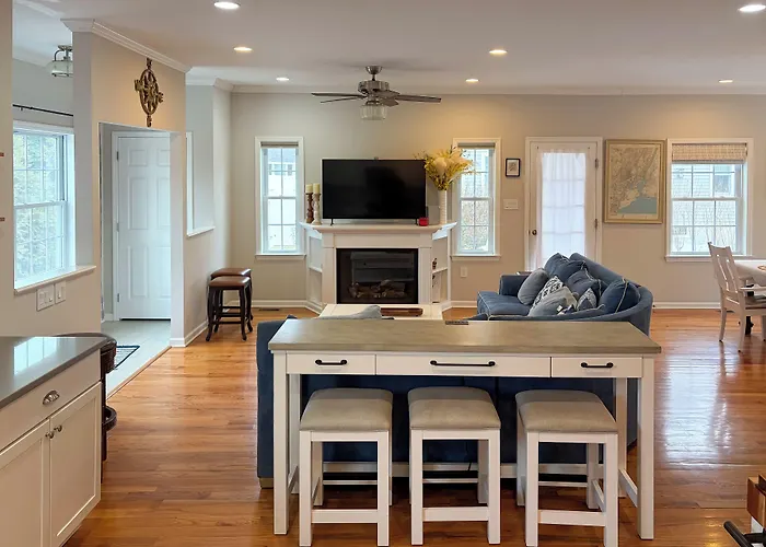 Charming Spring Lake Retreat, 1 Mi To Beach!
