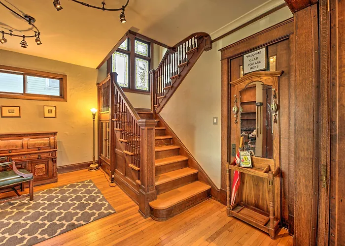 Pet-Friendly Sheboygan Home, 1 Mi To Lake Michigan