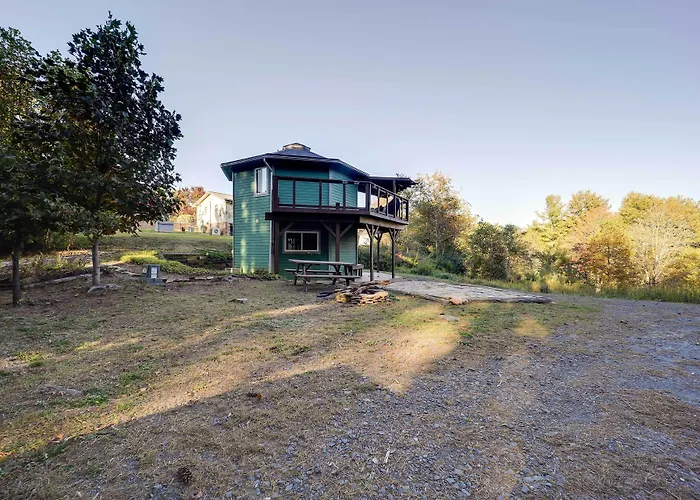 Unique West Jefferson Home W/ Fire Pit & Grill!