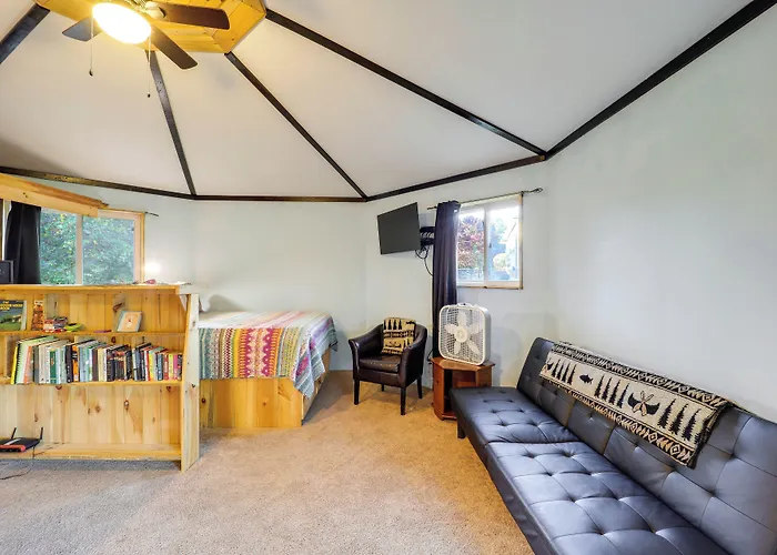 Unique West Jefferson Home W/ Fire Pit & Grill!