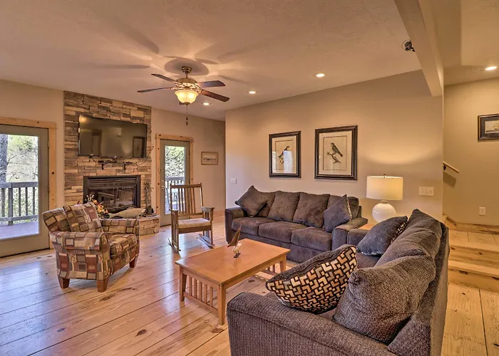 Beaver Lake Retreat W/ Game Room & Spacious Deck