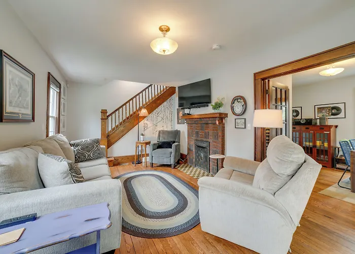 Pet-Friendly 'Murph Landing' - 1 Mile To Wvu!