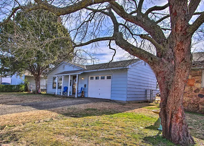 Dog-Friendly Bartlesville Retreat W/ Yard!