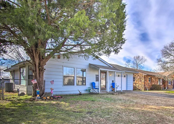 Dog-Friendly Bartlesville Retreat W/ Yard!