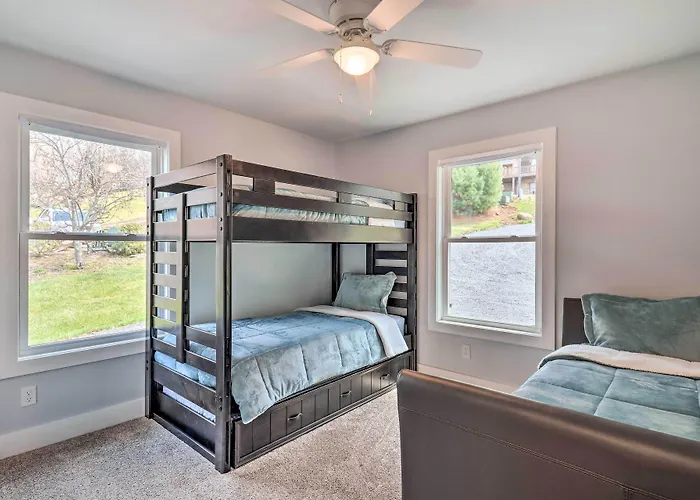 Waynesville Smart Cabin W/ Hot Tub & Views!