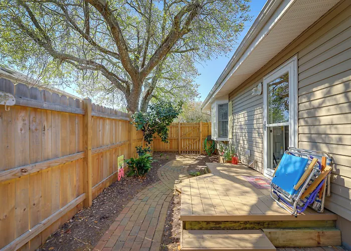 Lovely Morehead City Home W/ Fire Pit & Gas Grill