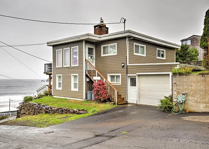 Exquisite Oceanside House W/ Pacific Views & Deck!