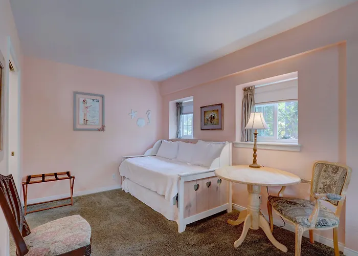 Pelican Cove Inn