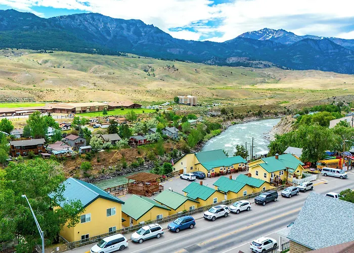 Yellowstone Riverside Cottages