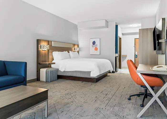 Holiday Inn Express & Suites - Detroit North - Roseville By Ihg