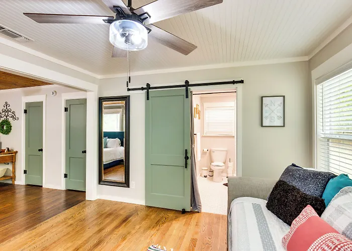 Lindale Vacation Rental W/ Deck & Grill!