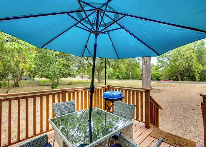 Lindale Vacation Rental W/ Deck & Grill!