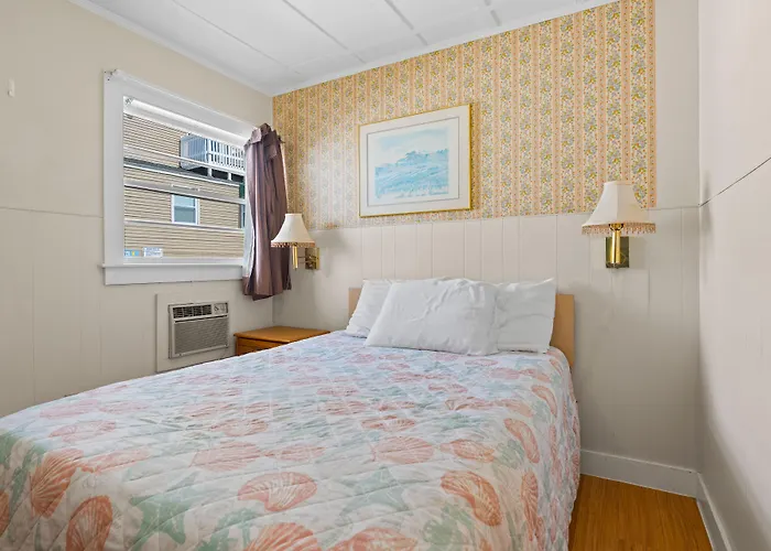 Beach Motel And Suites