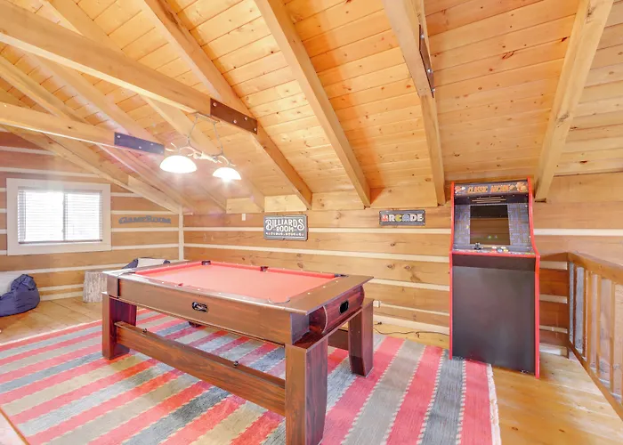 True Log Cabin W/ Game Room, Year-Round Views