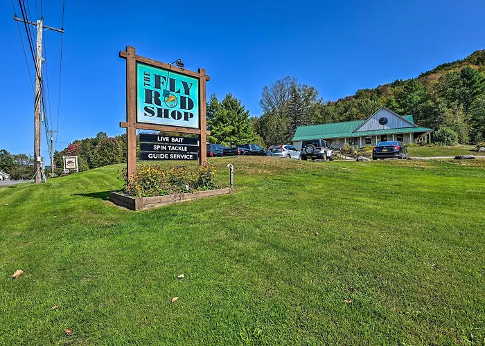 Cozy Apt W/ Hot Tub & Deck, 10 Mi To Stowe Resort!