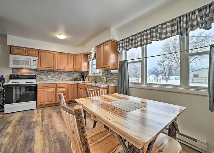 Cozy Houghton Lake Heights Cottage W/ Private Yard