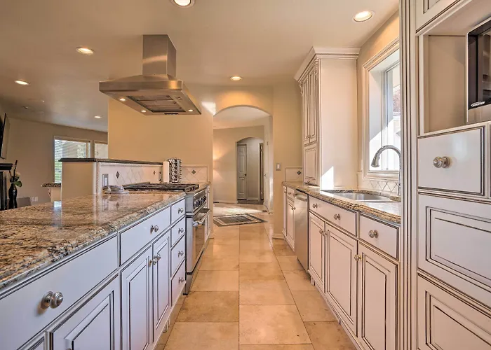 Moses Lake Retreat W/ Salt Water Hot Tub!