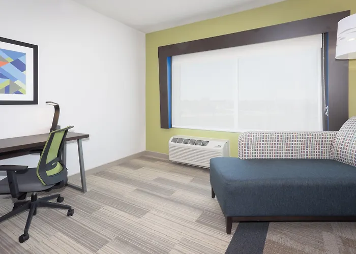 Holiday Inn Express & Suites - Firestone - Longmont By Ihg
