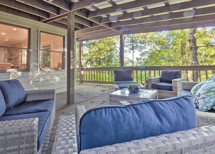 Highlands Home W/ Fireplace, Views, & Trails!