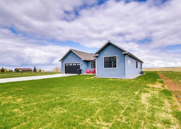 Sleek Red Lodge Home Rental W/ Private Hot Tub!